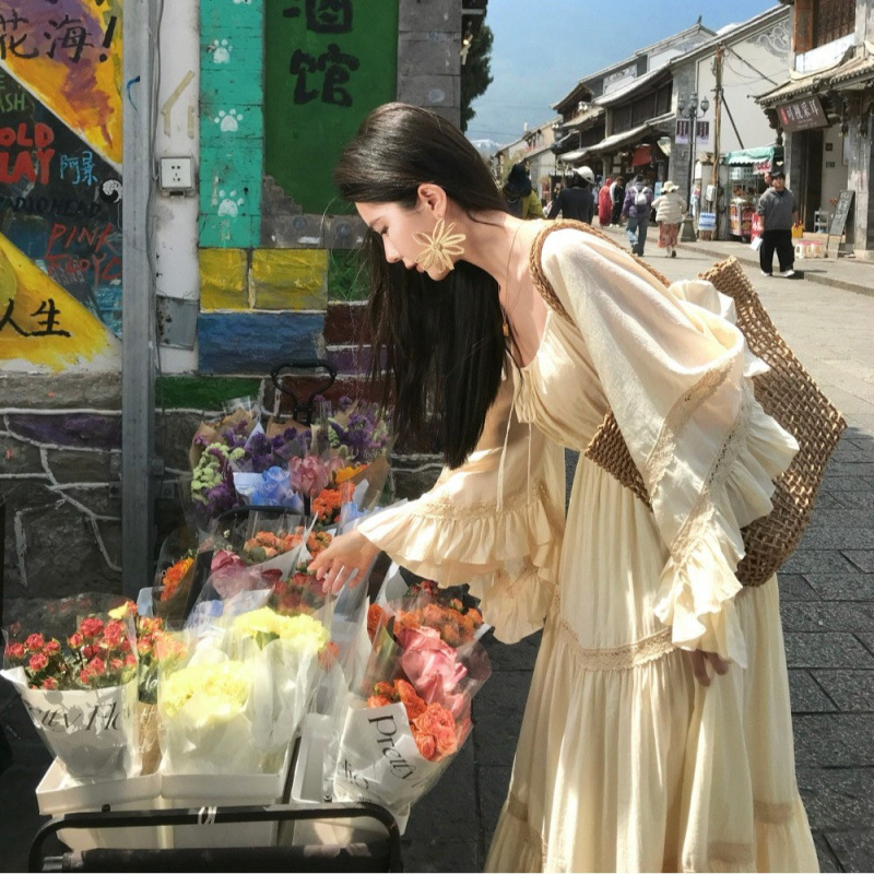 Embellish Knit - فستان جديد أنيق بياقة مربعة وأكمام