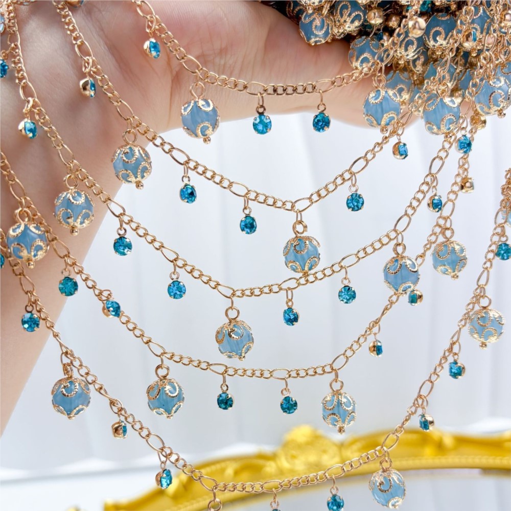 Pearl Trim Chain - سلسلة زجاجية مرصعة بالأحجار الكريمة بطول