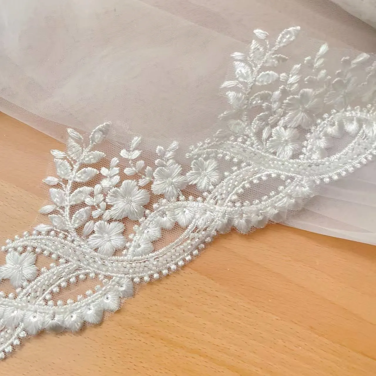 زخرفة دانتيل مطرزة عالية الجود - مراجعة Beaded Trim Fringe وسعره
