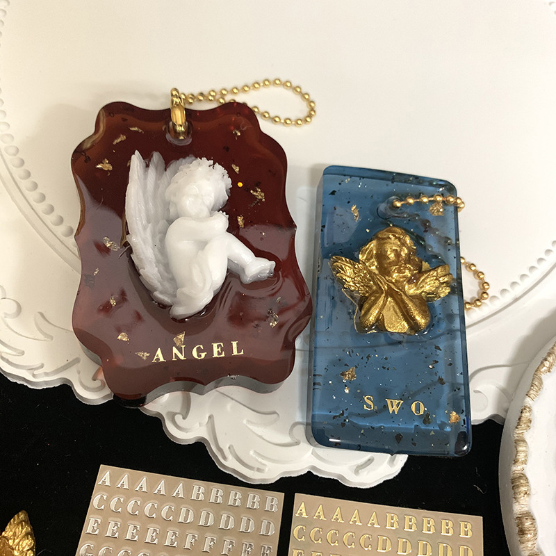 قطعتان من حروف الأبجدية المعدن - مراجعة Embellish Craft وسعره