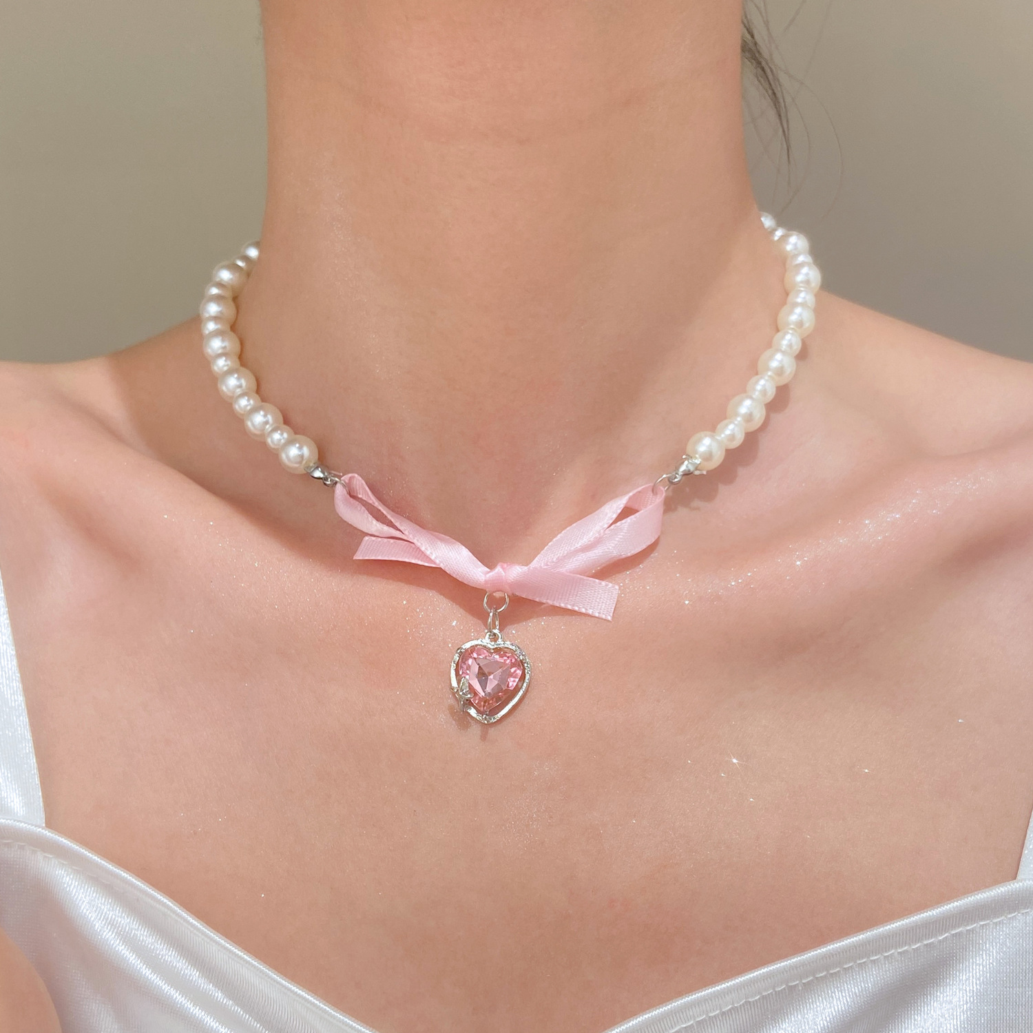 قلادة لؤلؤ على شكل قلب بربطة ف - مراجعة Pearl Trim Chain وسعره